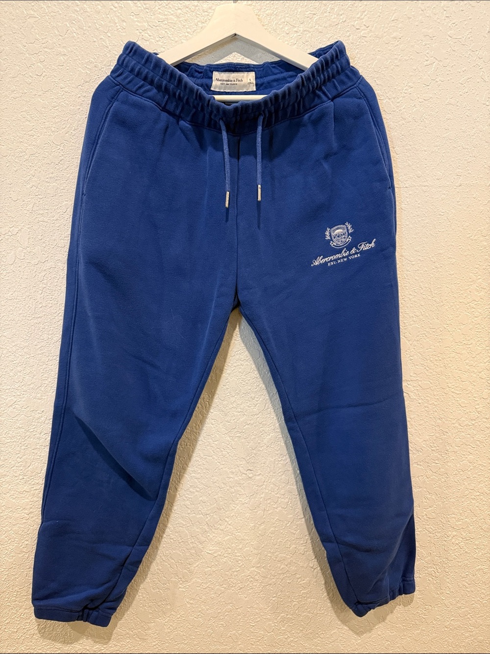 Abercrombie & Fitch Men's Royal Blue Fleece Joggers with Crest Logo